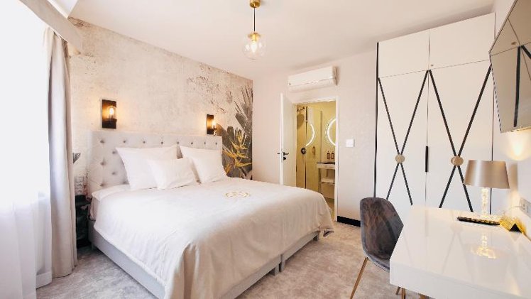 DOUBLE STANDARD Room
