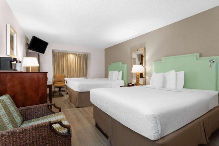 Room TWO QUEEN BEDS Room