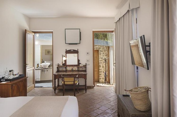 DOUBLE GARDEN VIEW Room