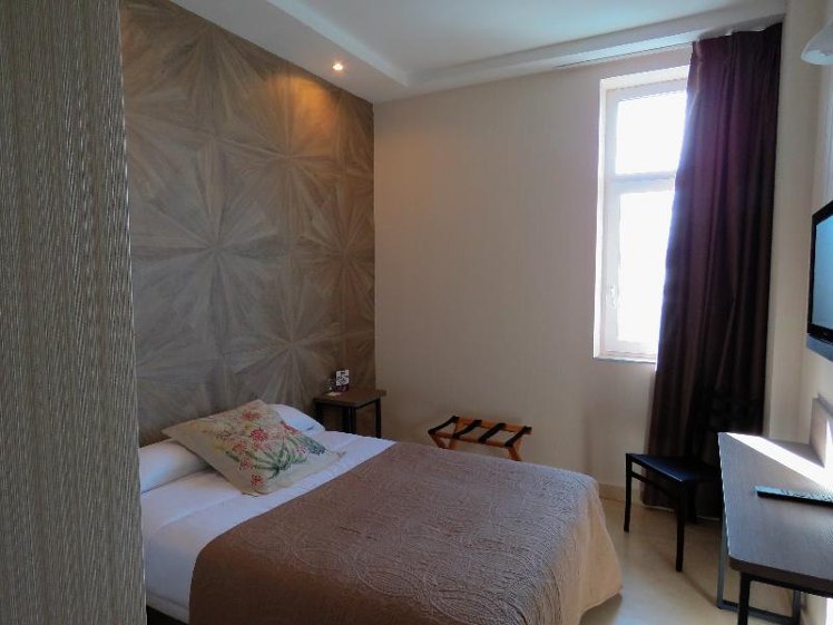 DOUBLE SINGLE USE STANDARD Room