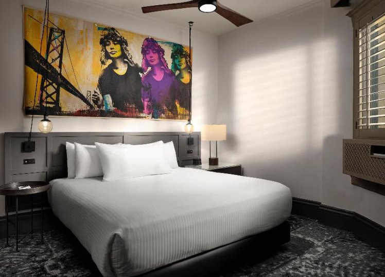 DOUBLE KING SIZE BED Room
