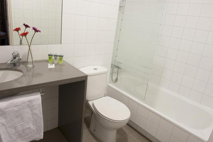APARTMENT CAPACITY 5 THREE BEDROOM Room