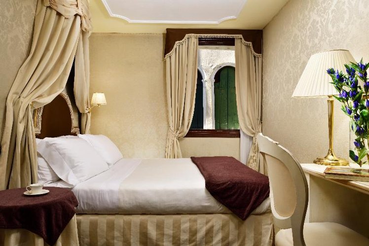 DOUBLE SINGLE USE SUPERIOR Room