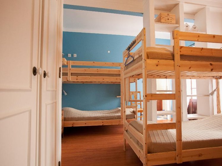 Bed in dormitory CAPACITY 6 Room