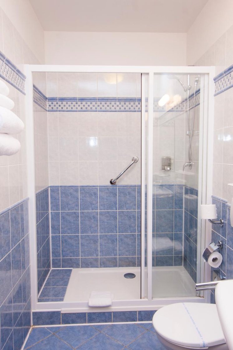 TRIPLE STANDARD Room