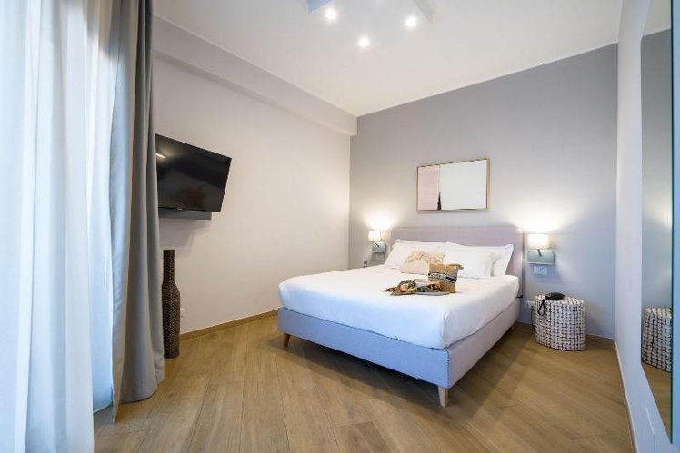 DOUBLE QUEEN SIZE BED Room