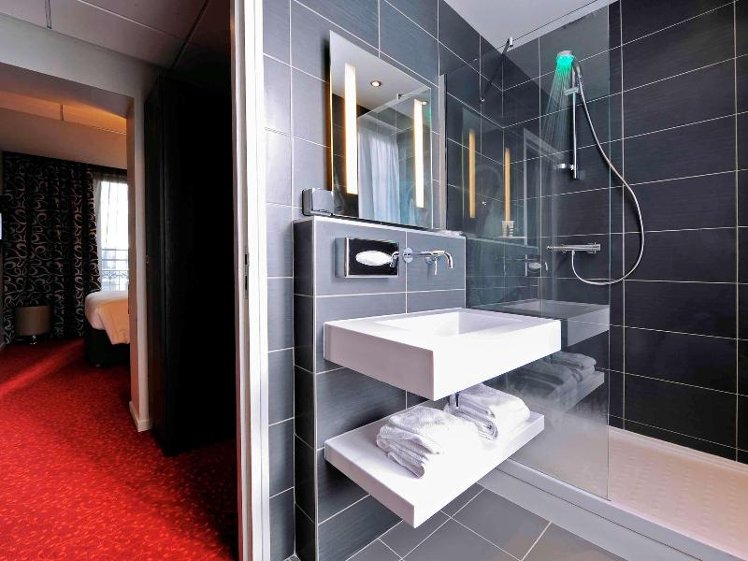 DOUBLE WITH DOUBLE BED Room