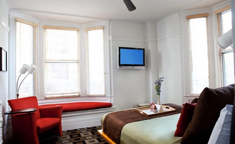 DOUBLE QUEEN SIZE BED Room