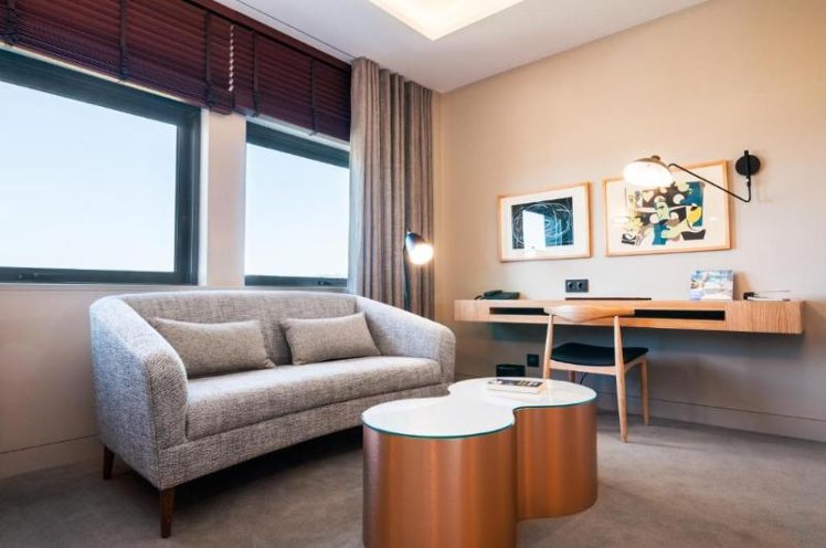 SUITE PREMIUM KING BED Room