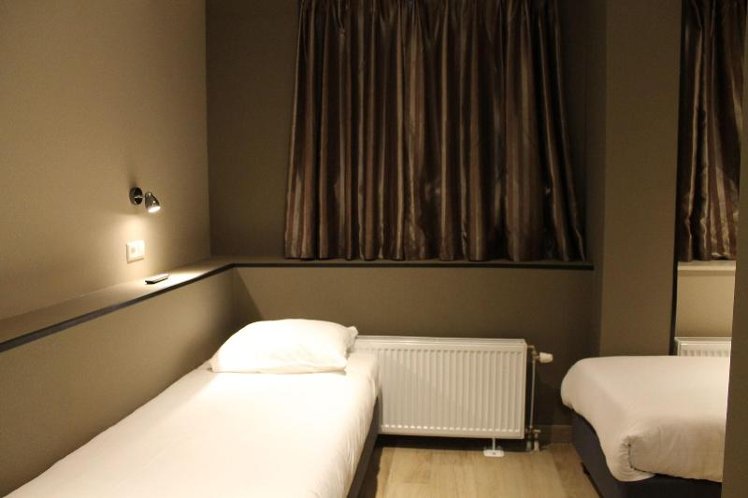 Hotel Blossoms
