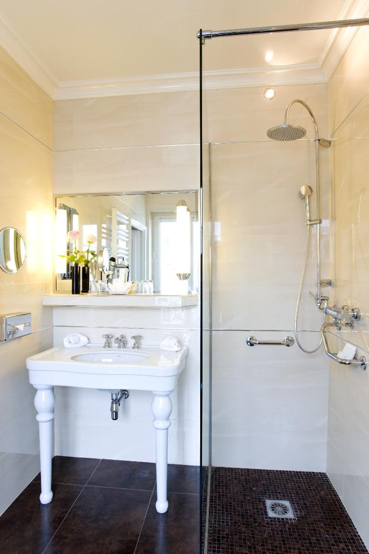 SINGLE DELUXE Room