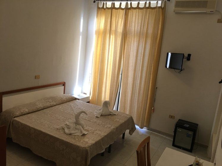 QUADRUPLE STANDARD Room