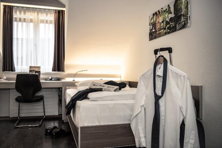 SINGLE STANDARD Room