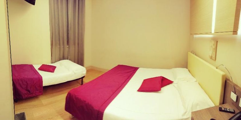 TRIPLE STANDARD Room