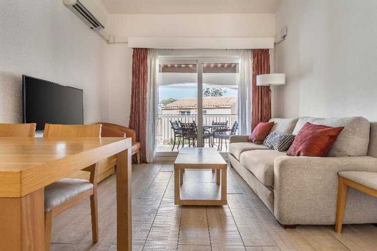 APARTMENT CAPACITY 4 Room