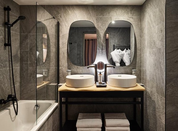 SUITE WITH VIEWS Room