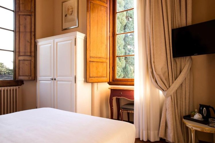 DOUBLE SUPERIOR KING BED Room