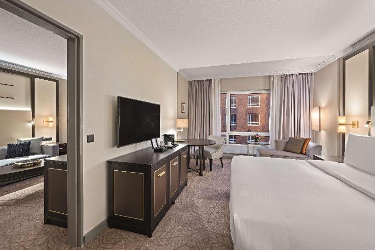 SUITE KING SIZE BED Room