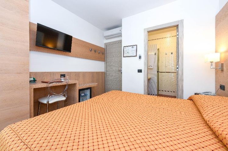 DOUBLE STANDARD Room