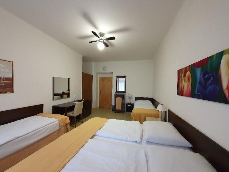 QUADRUPLE WITH SHARED BATHROOM Room
