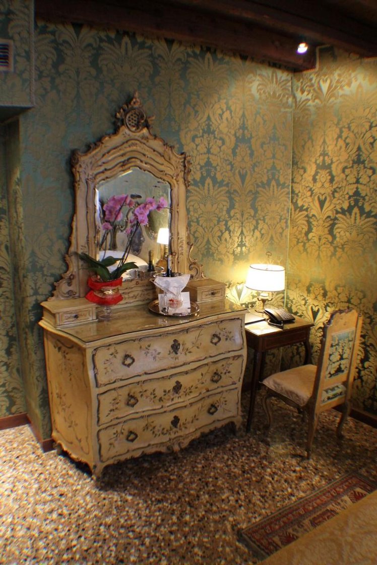 SUITE QUEEN SIZE BED Room
