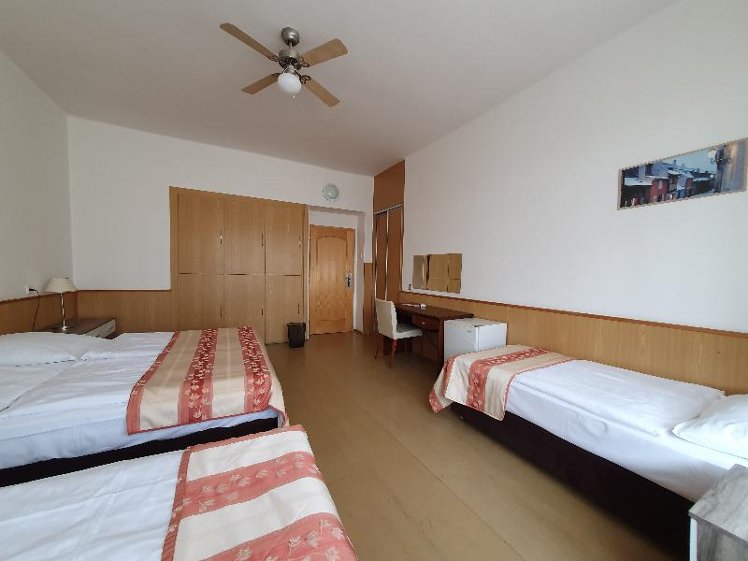 QUADRUPLE WITH SHARED BATHROOM Room