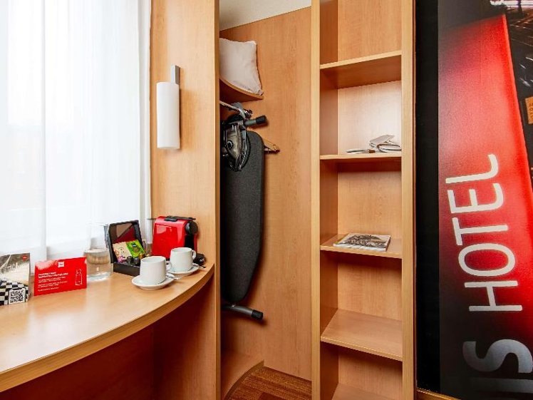 DOUBLE PREMIUM KING BED Room