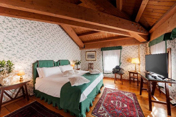 TRIPLE CLASSIC Room