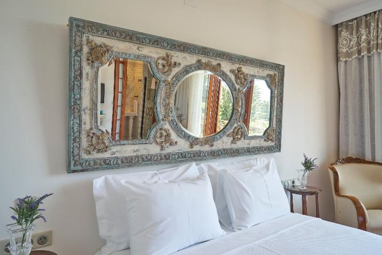 JUNIOR SUITE POOL VIEW Room