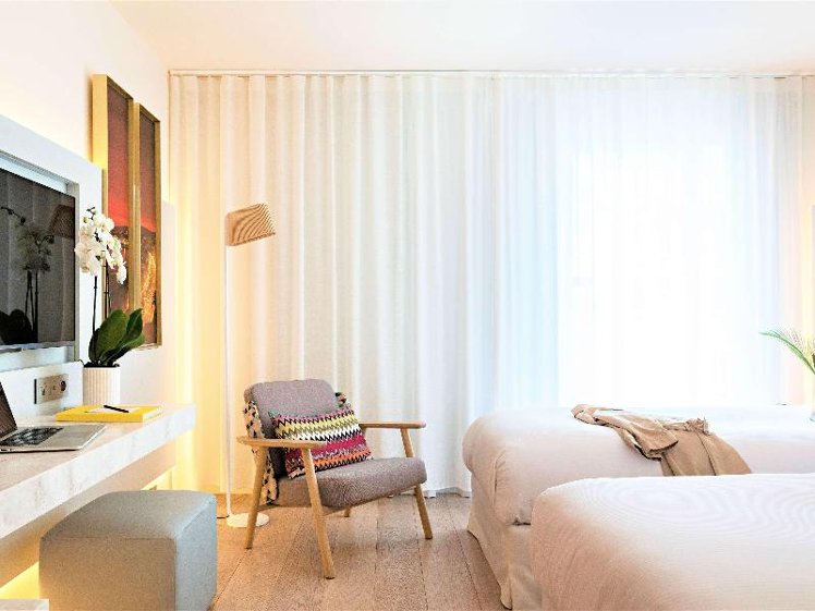 TWIN DELUXE WITH BALCONY Room