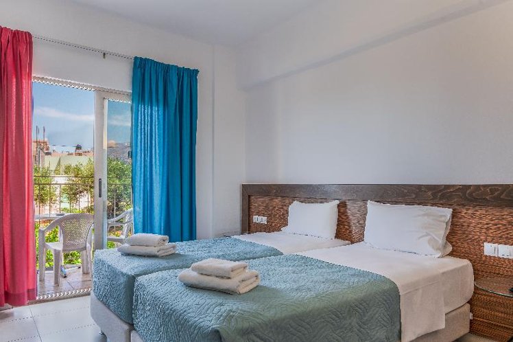 TRIPLE GARDEN VIEW Room