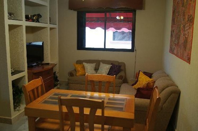 FAMILY ROOM CAPACITY 6 Room