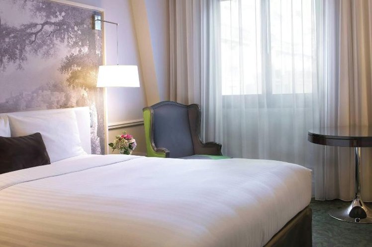 DOUBLE DELUXE ONE BED Room