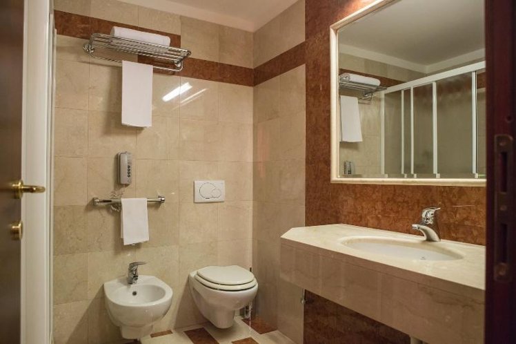 SINGLE STANDARD Room