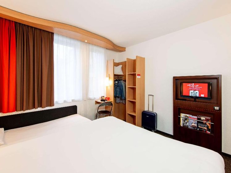 FAMILY ROOM WITH DOUBLE BED Room