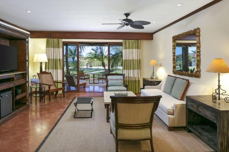 SUITE GARDEN VIEW KING BED Room