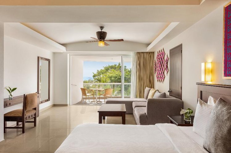 JUNIOR SUITE Accessible KING SIZE BED Room