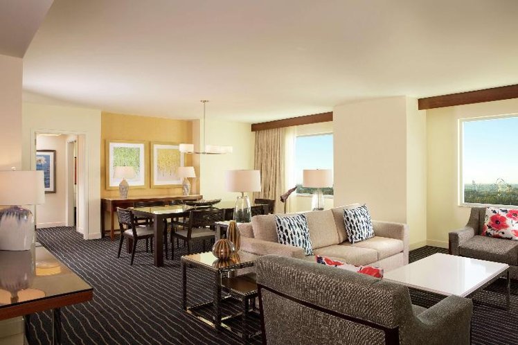 SUITE KING SIZE BED Room