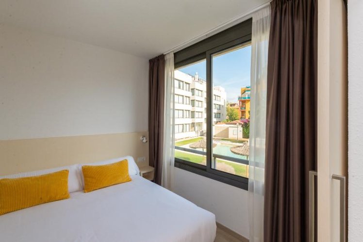 STUDIO POOL VIEW Room