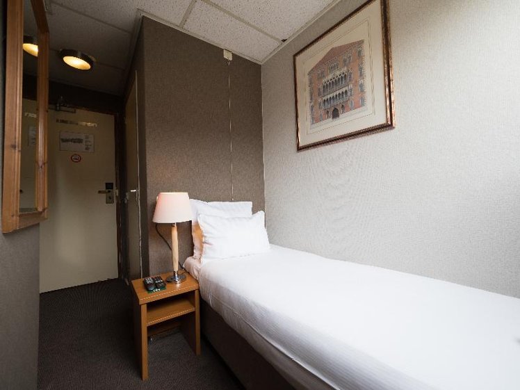 SINGLE STANDARD Room