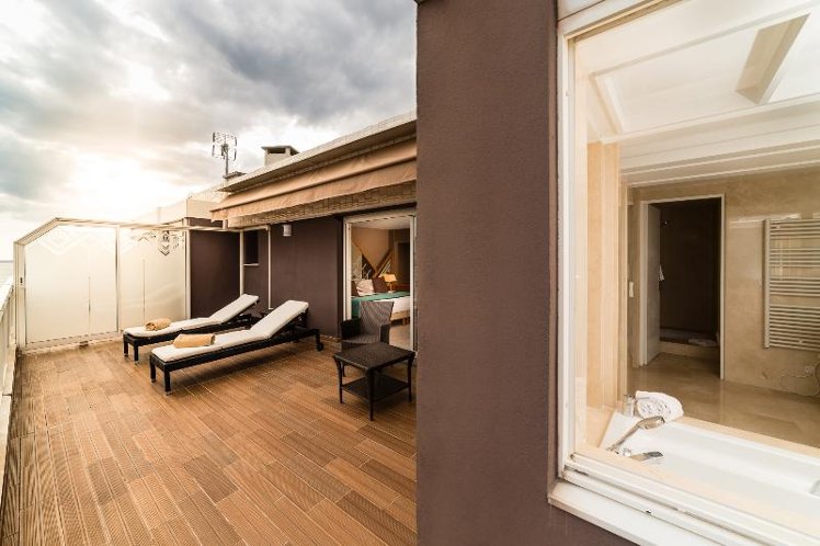 JUNIOR SUITE CITY VIEW Room