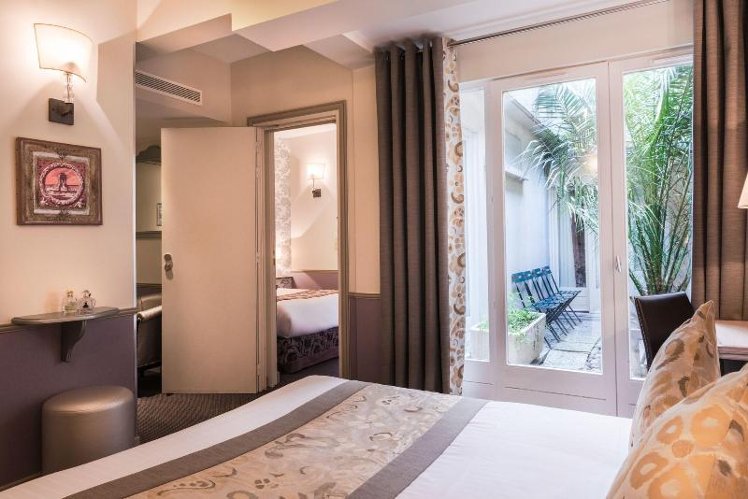 JUNIOR SUITE QUEEN SIZE BED Room