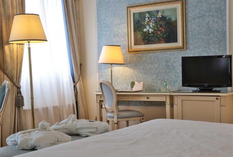 JUNIOR SUITE STANDARD Room