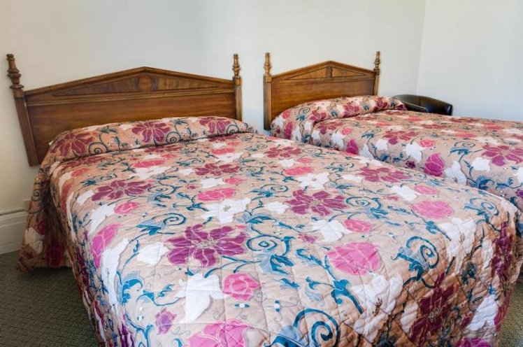 DOUBLE WITH SHARED BATHROOM Room