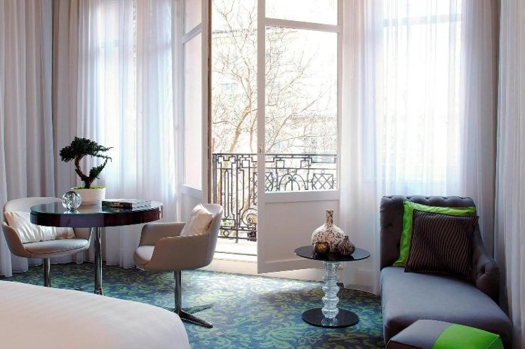 SUITE KING SIZE BED Room