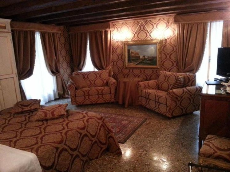TWIN SUPERIOR Room