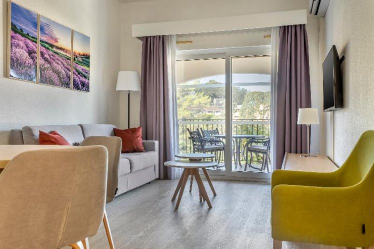 APARTMENT CAPACITY 4 Room