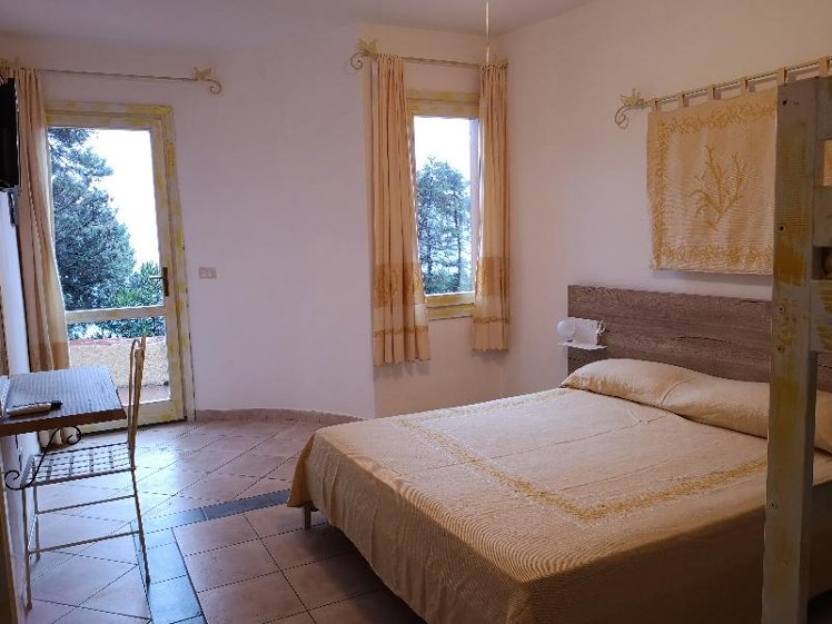 QUADRUPLE STANDARD Room