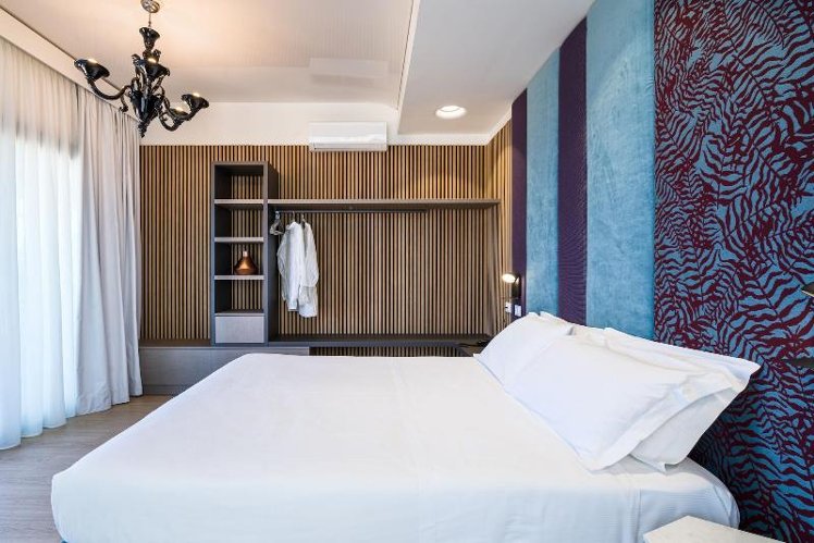 DOUBLE DELUXE QUEEN BED Room