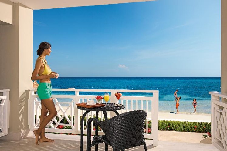 Room OCEAN FRONT TWO DOUBLE BEDS Room